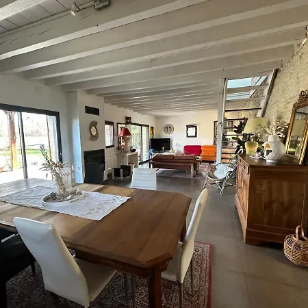 Vakantiehuis Grange Renovee Au Calme
